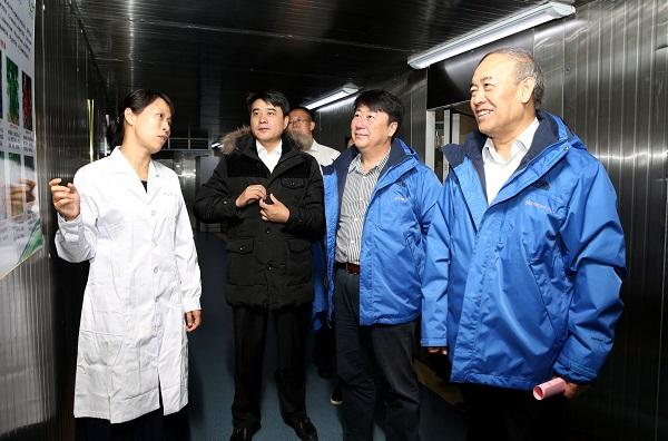 刘旭院士视察种质资源库.JPG 刘旭院士视察种质资源库.JPG